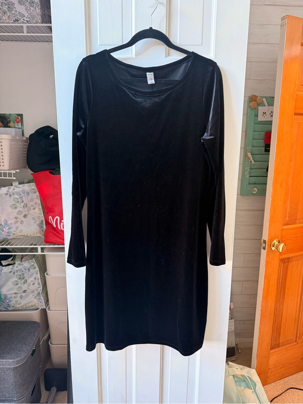 Old Navy Black Velvet Long-Sleeve Shift Dress